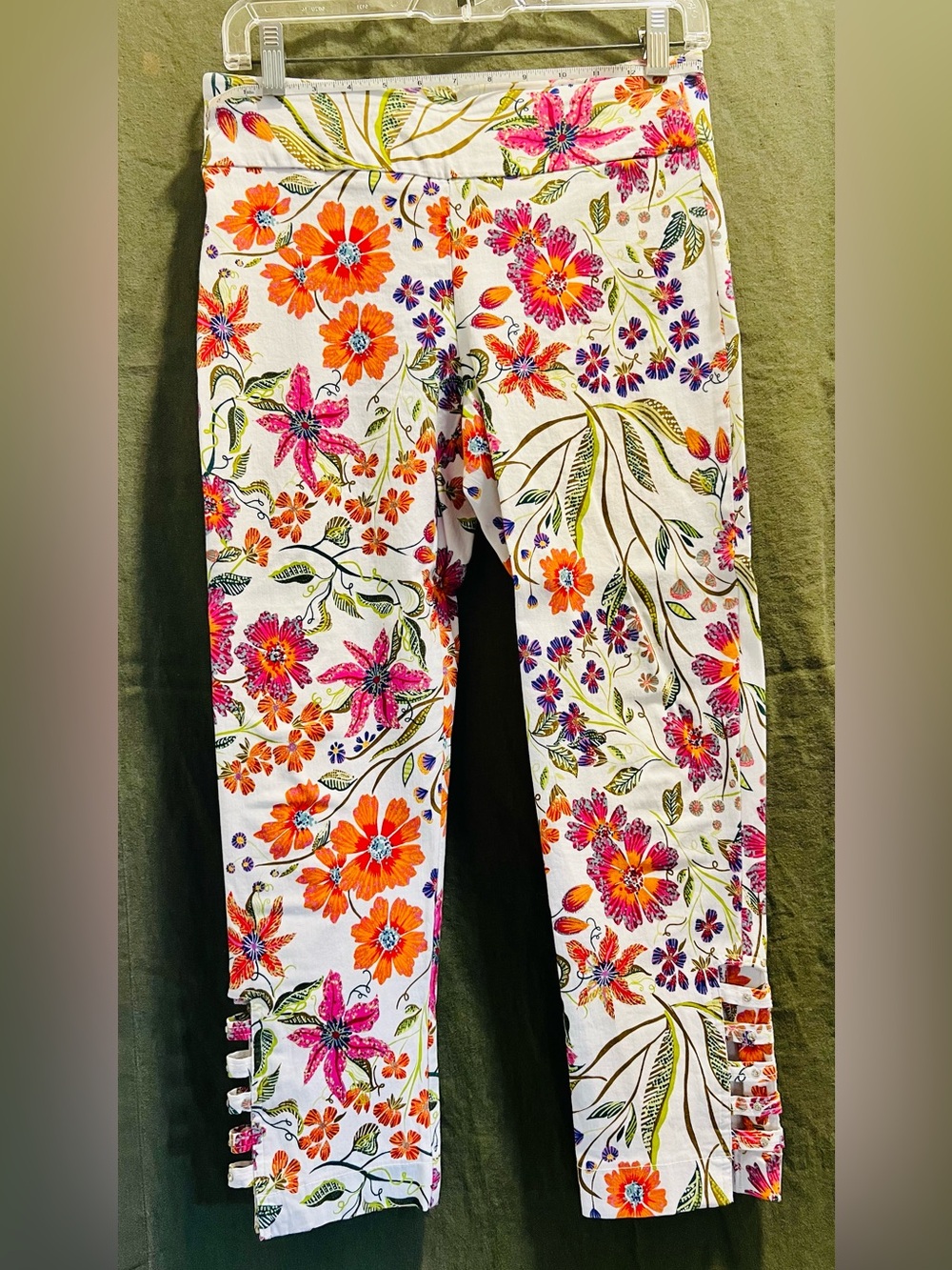 Floral Print Capri Leggings - White with Pink & Orange Flowers